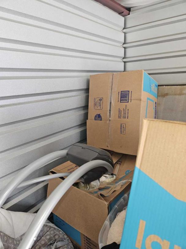 Storage Unit Auction in Lutz, FL at Lutz ends on 20th May, 2024 245 PM